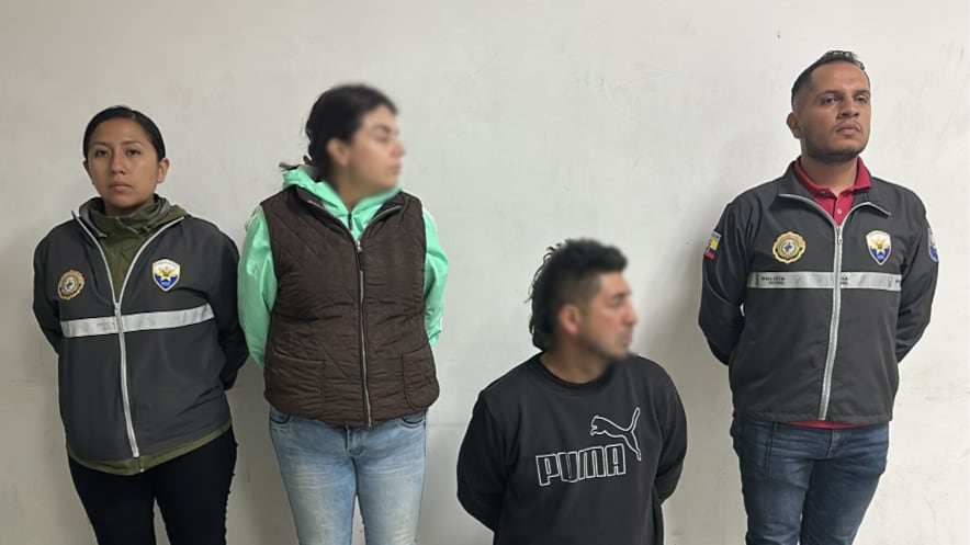 Fue asesinado y su cuerpo dejado en la vía a Papallacta; su hermana y un mecánico son sospechosos del crimen