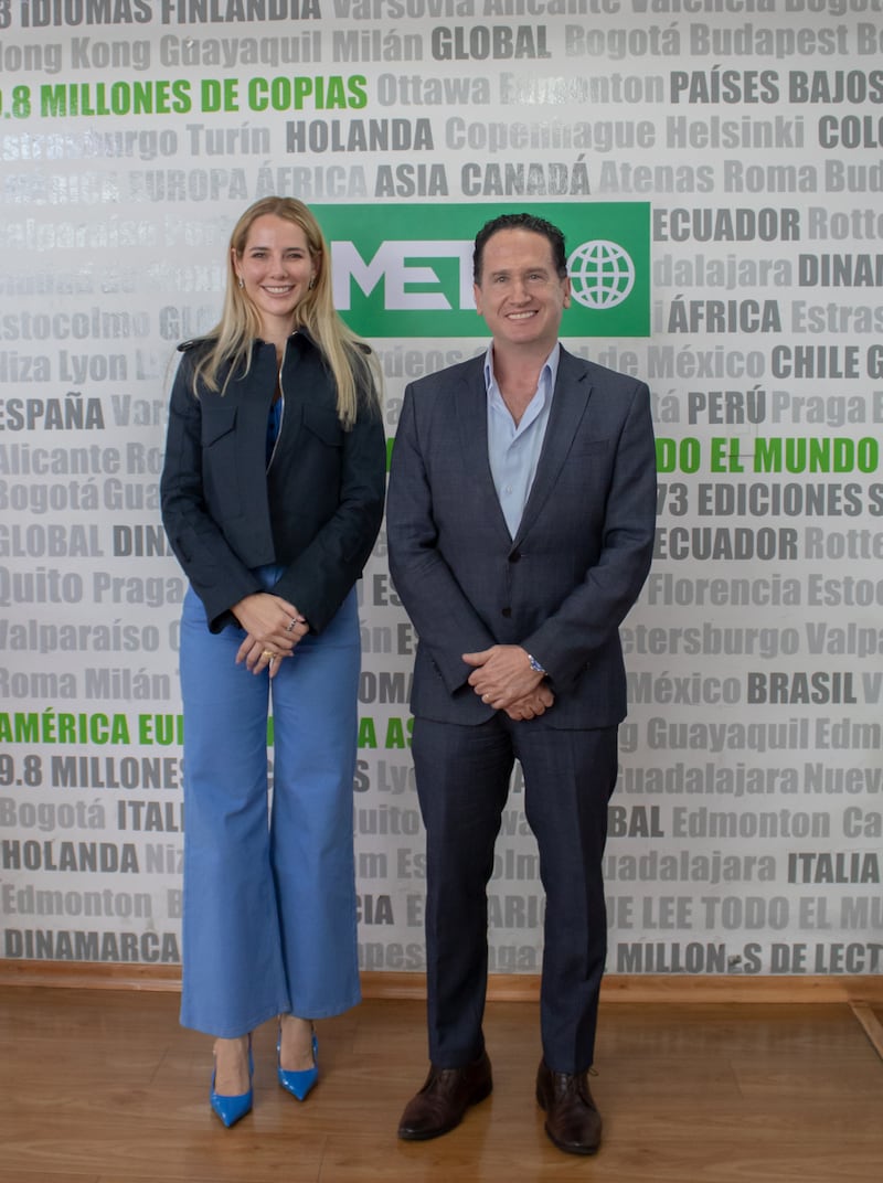 Lavinia Valbonesi, junto a Hernán Cueva , CEO de Metro Ecuador.