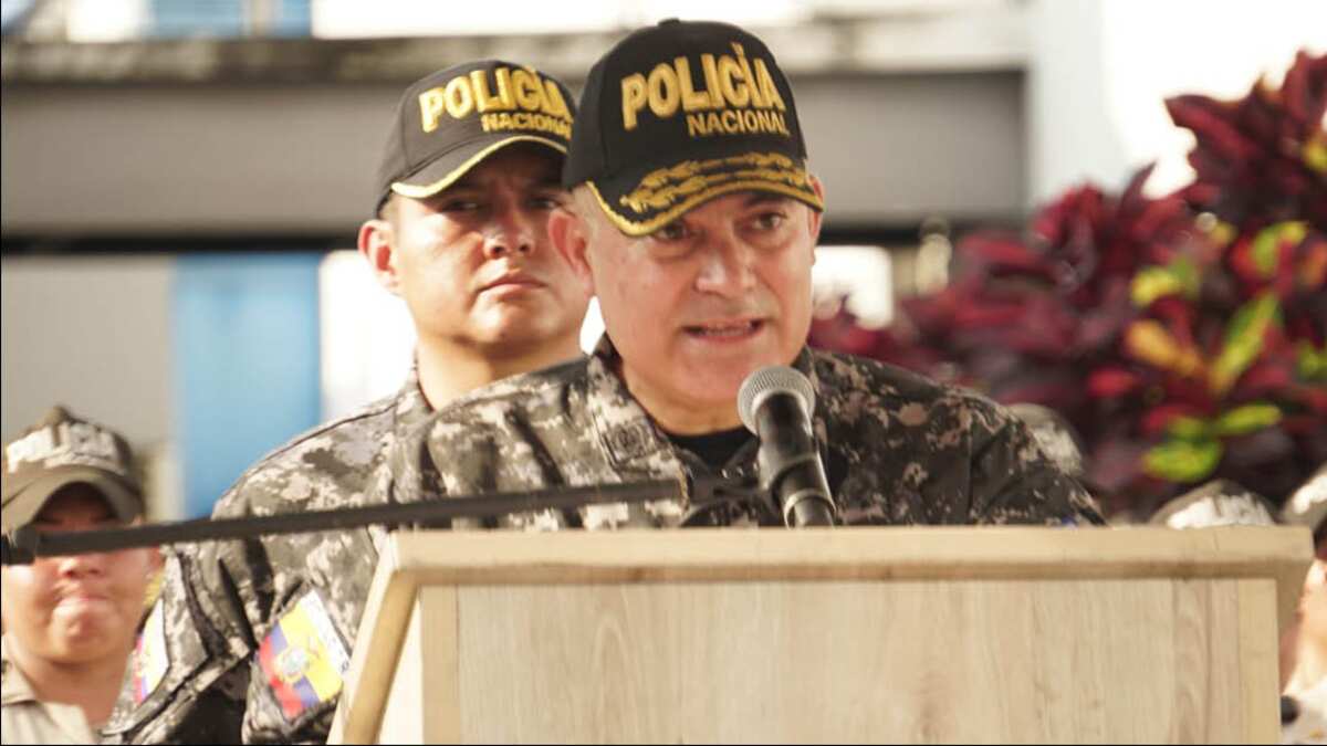 Comandante general de Policía, Fausto Salinas.