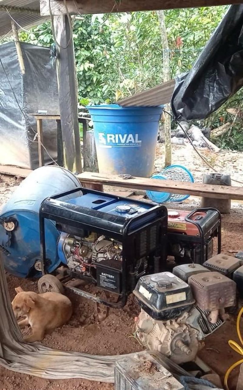 Fotos: evidencias decomisadas por los 11 militares antes de la emboscada en Alto Punino. Imagen: Ejército Ecuatoriano