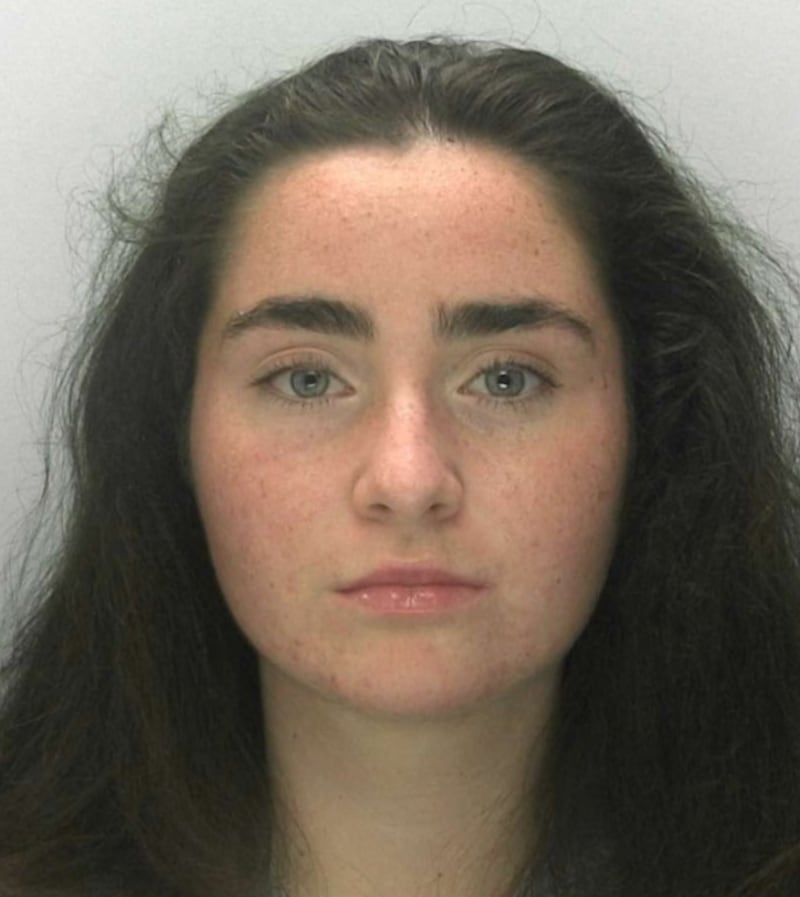 Se filmó con el celular mientras manejaba, chocó y mató a dos personas