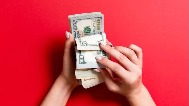 Ofertaba cargos públicos en los municipios de Latacunga, Saquisilí y Pujilí a cambio de hasta USD USD 3.000