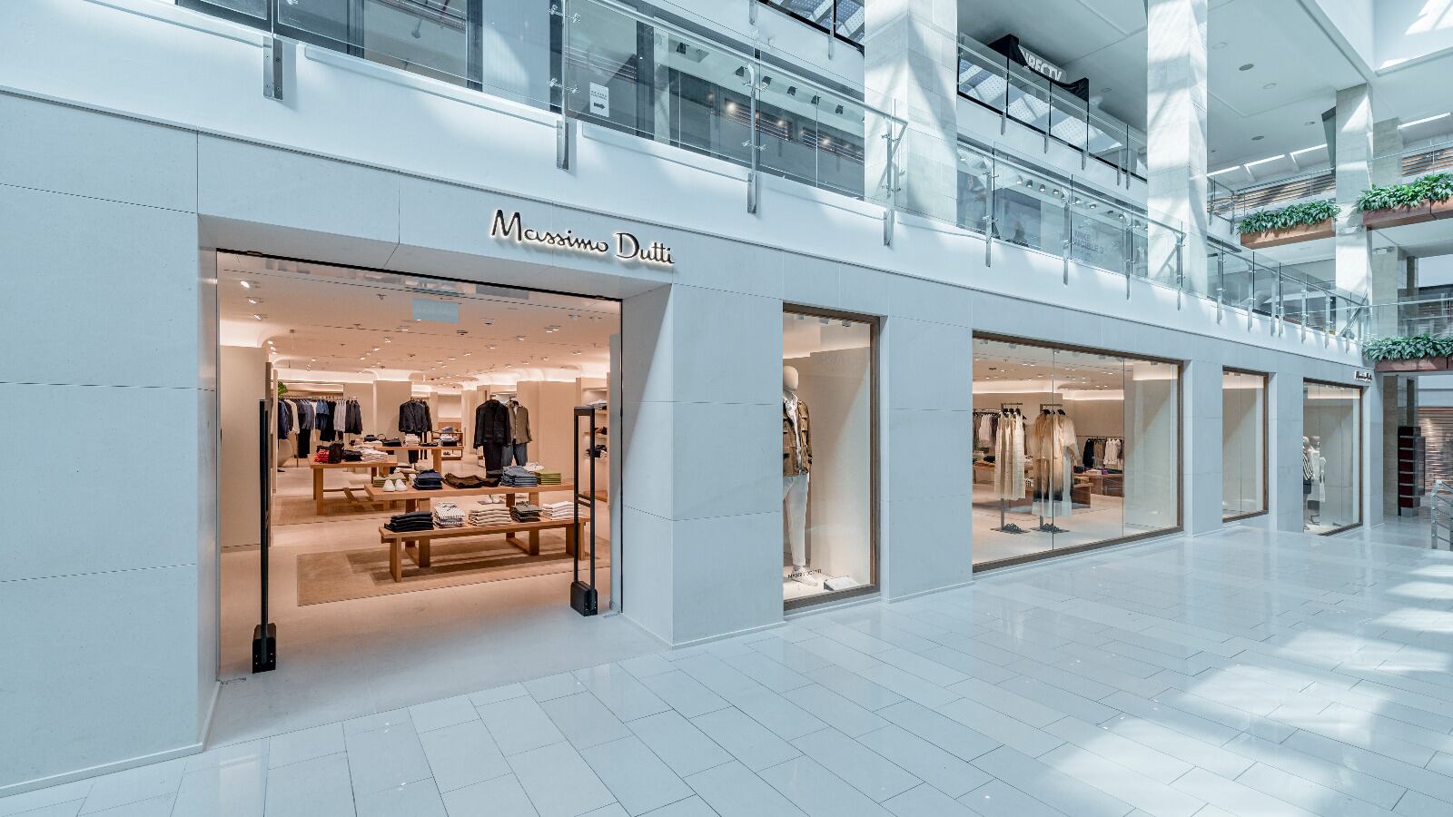 La renovada tienda está alineada con el concepto más avanzado en ecoeficiencia del Grupo Inditex.