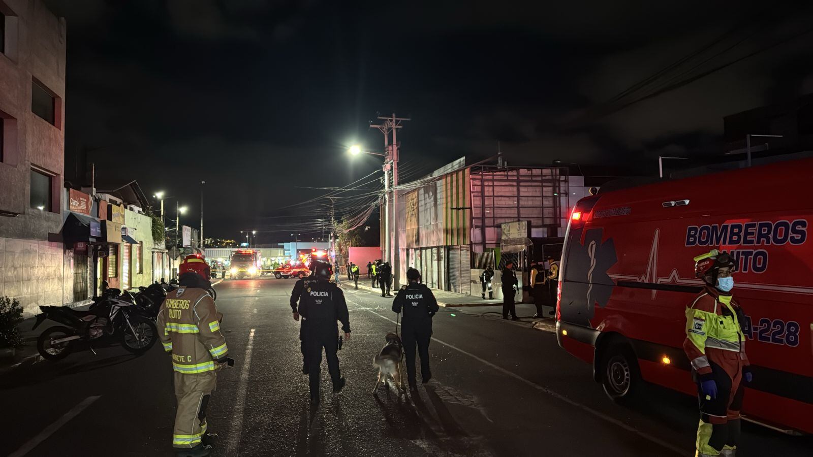 Lanzan artefacto explosivo desde motocicleta en el norte de Quito; un herido leve