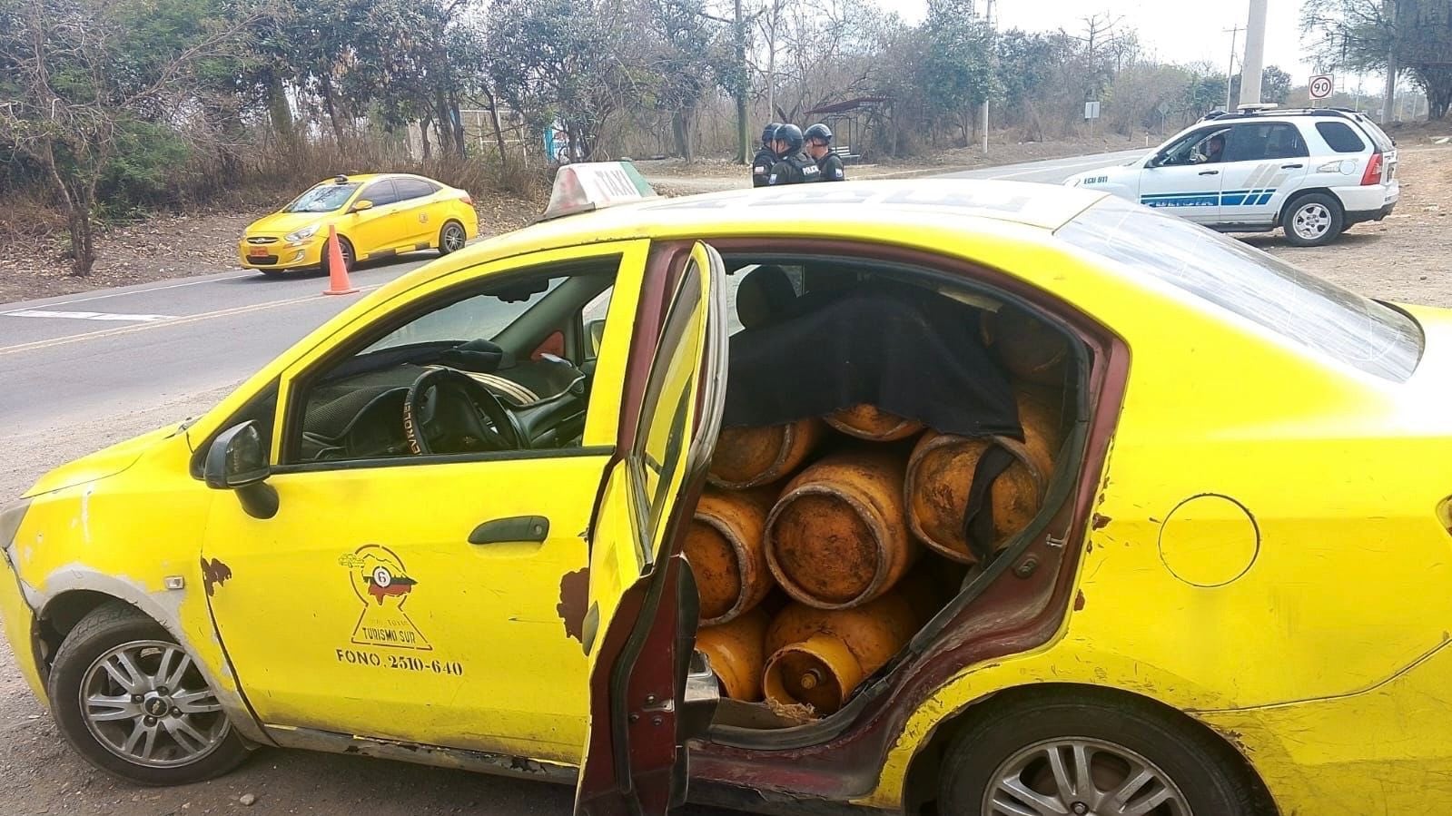 Taxista fue atrapado con 22 cilindros de gas en Huaquillas