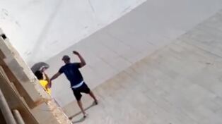 Golpeó a una mujer y quiso pelearse con policías