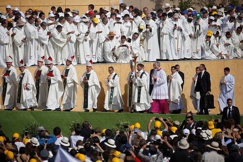 Gritos sobre “tortura” intentaron empañar misa del Papa en el Parque O’Higgins