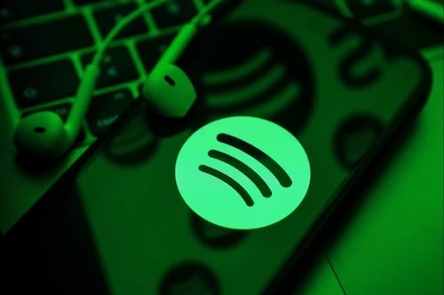 ¿Spotify eliminará los narcocorridos? Te contamos la verdad