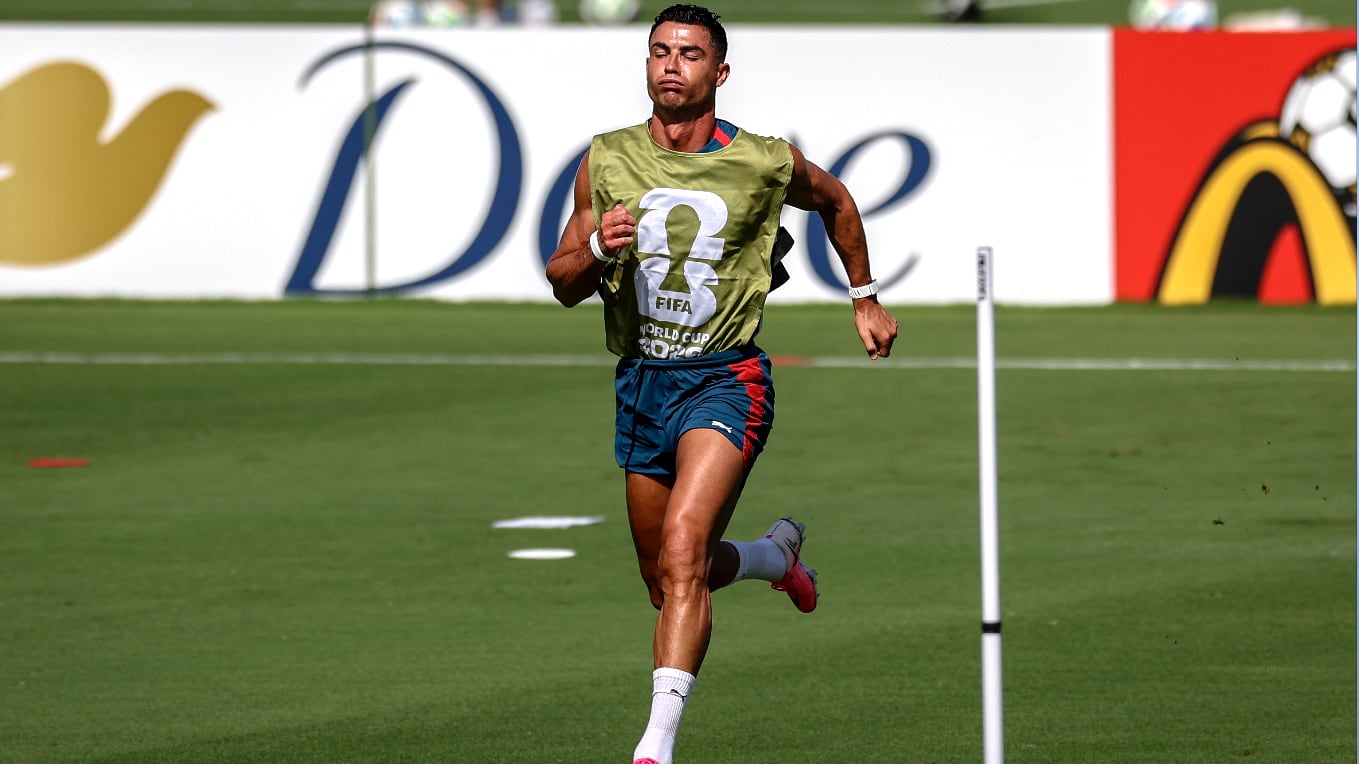 Cristiano Ronaldo realiza la práctica antes del segundo juego de Portugal esta vez frente a Uzbekistán.