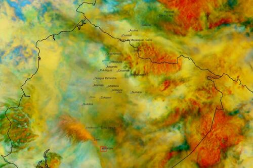 Imágenes de la caída de ceniza del volcán Sangay en Cebadas y Guamote