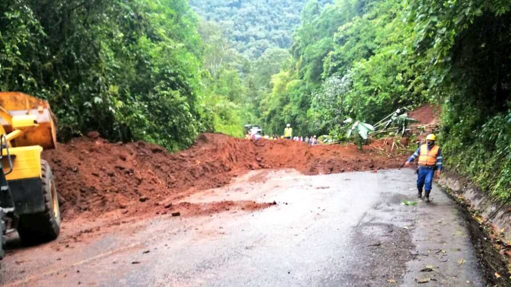 Deslizamiento de tierra en la Calacalí-Nanegalito