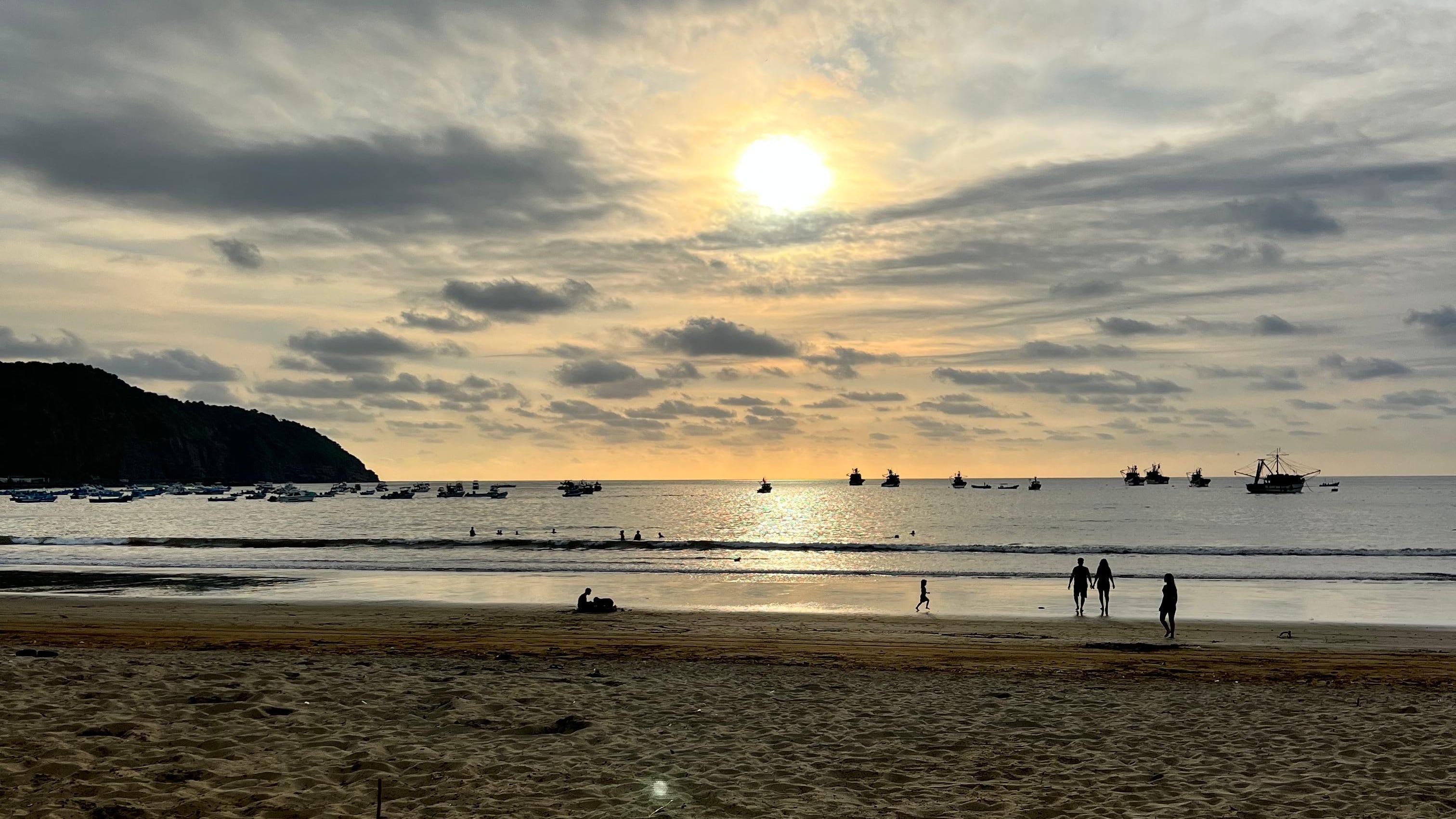 Atardecer en la playa: Ecuador ofrece los mejores atardeceres para enamorar.