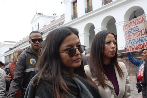 Hija de Fernando Villavicencio acudió al Palacio de Carondelet a dejar una carta a Daniel Noboa