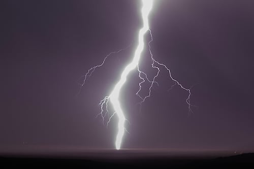 Así quedó la histórica estatua del Cristo Rey tras el impacto de un rayo