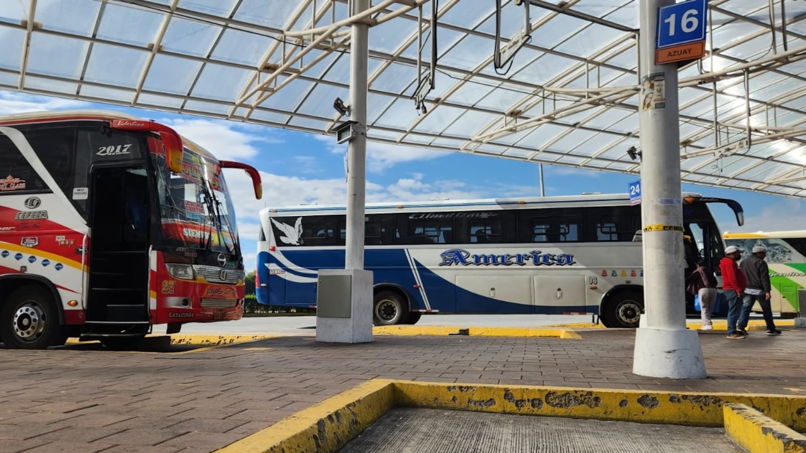 Horarios en terminales de los buses que salen desde Quito hacia Manabí y Los Ríos