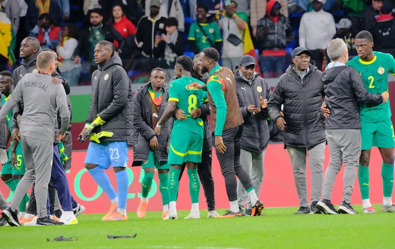 La final de la Copa África en Rabat estuvo marcada por protestas, invasión de aficionados y revisión disciplinaria.
