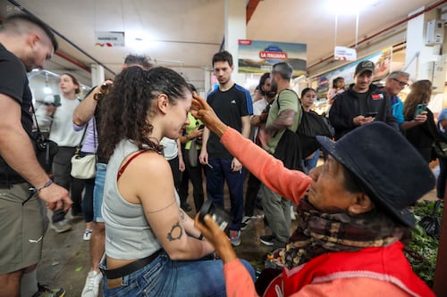 Limpias con plantas medicinales: tradición ecuatoriana para recibir el nuevo año