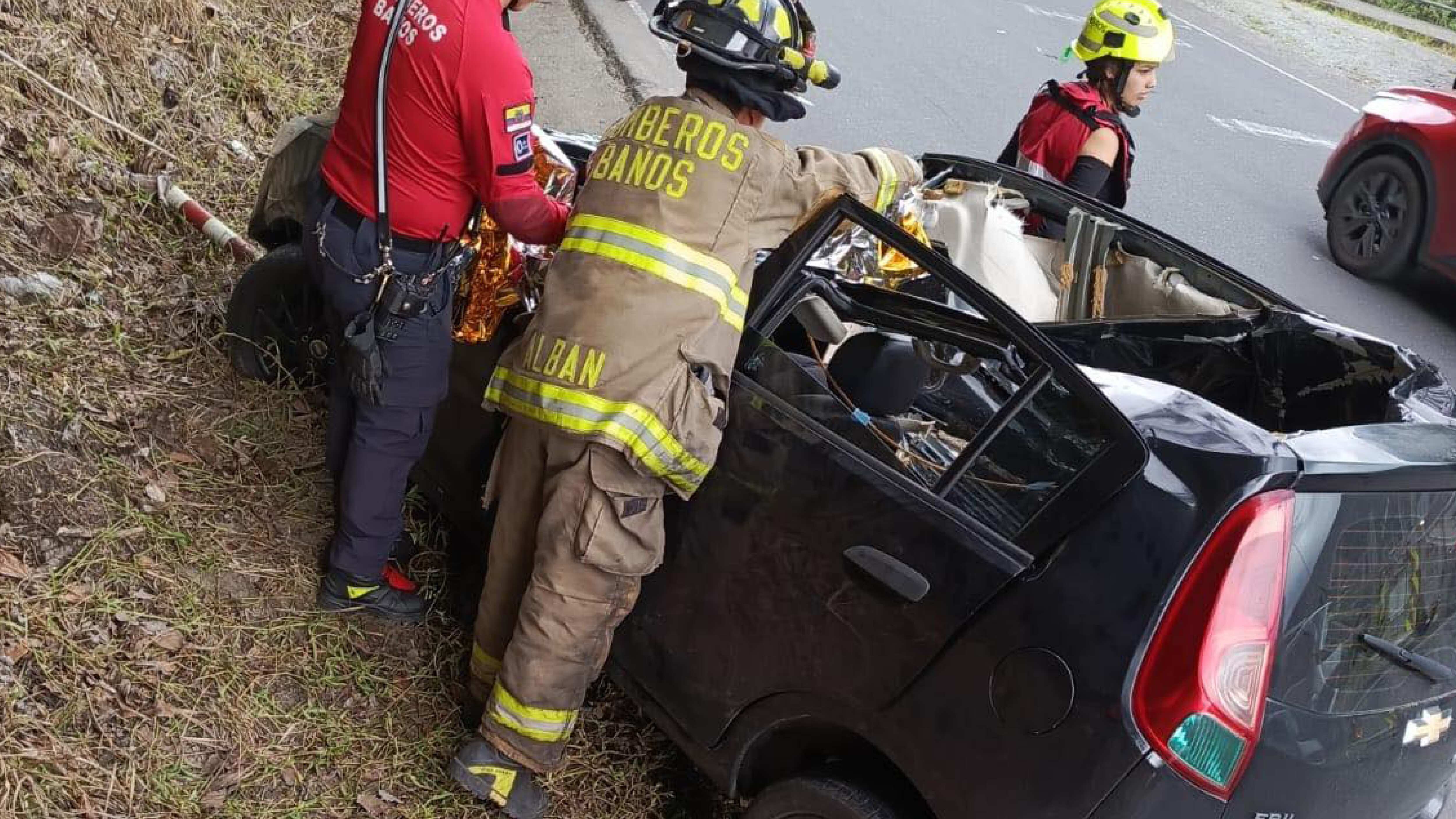 Una roca gigante impactó un vehículo causando la muerte del conductor en Tungurahua