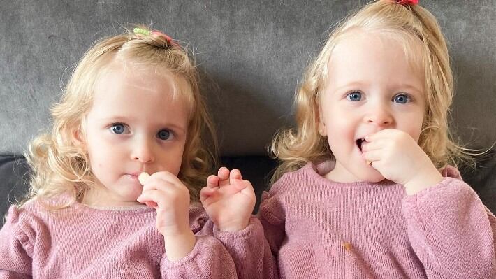 Estas adorables hermanas tienen una hermosa conexión