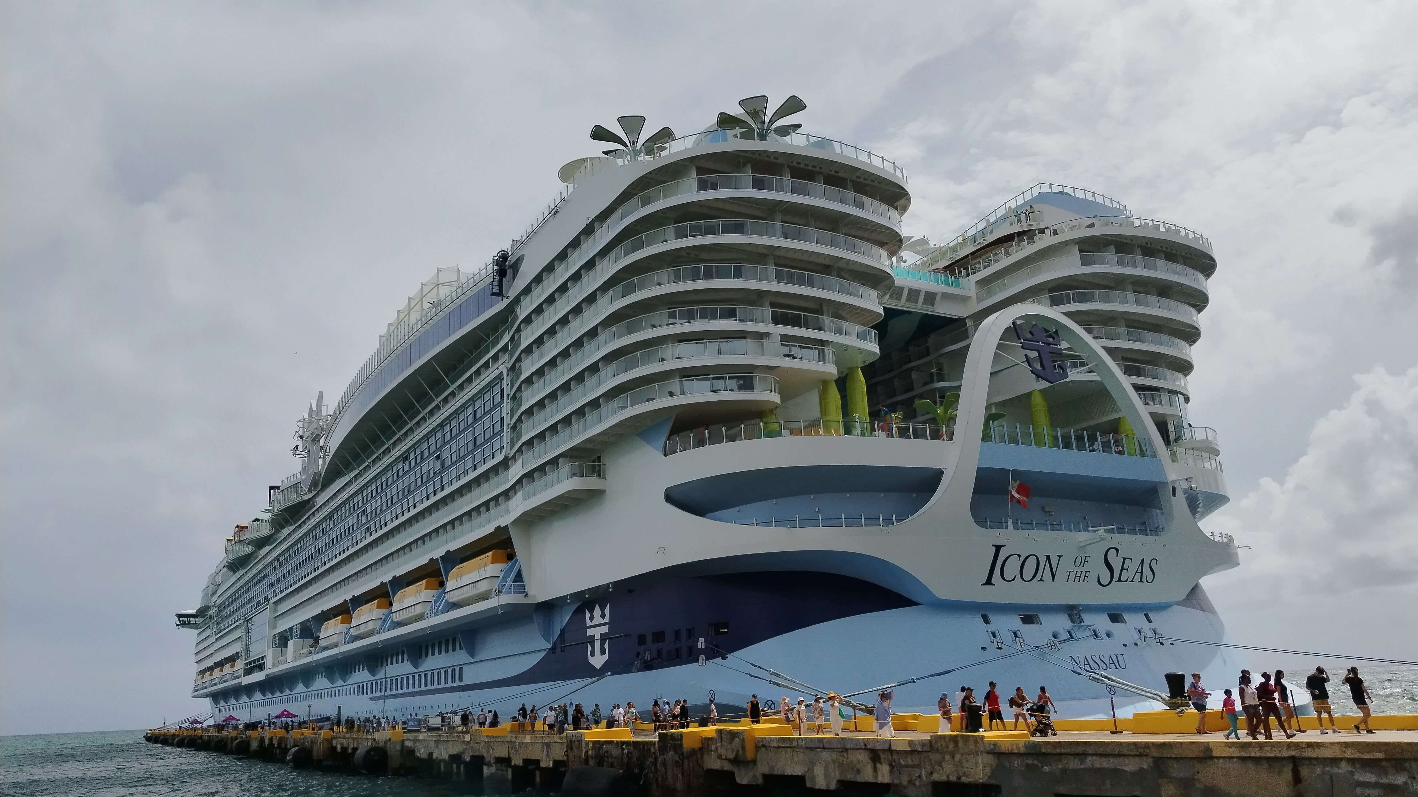 El Icon of the Seas no es solo un crucero; es una ciudad flotante llena de sorpresas gratificantes, que te cautivará por su excelente servicio, diseño innovador y múltiples actividades