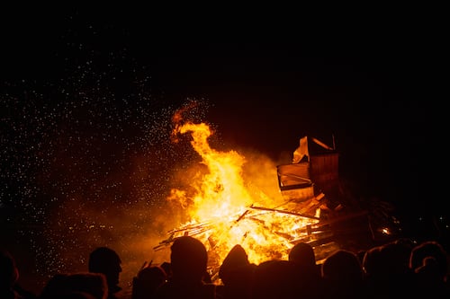 Enfermera sobrevivió a ataque con gasolina de su expareja y vive para contarlo