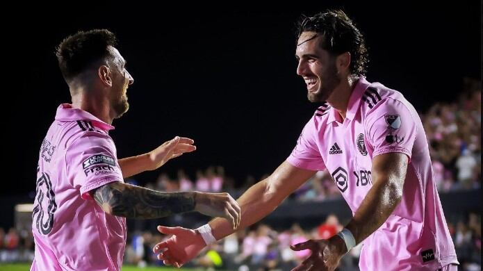 Leonardo Campana y Lionel Messi