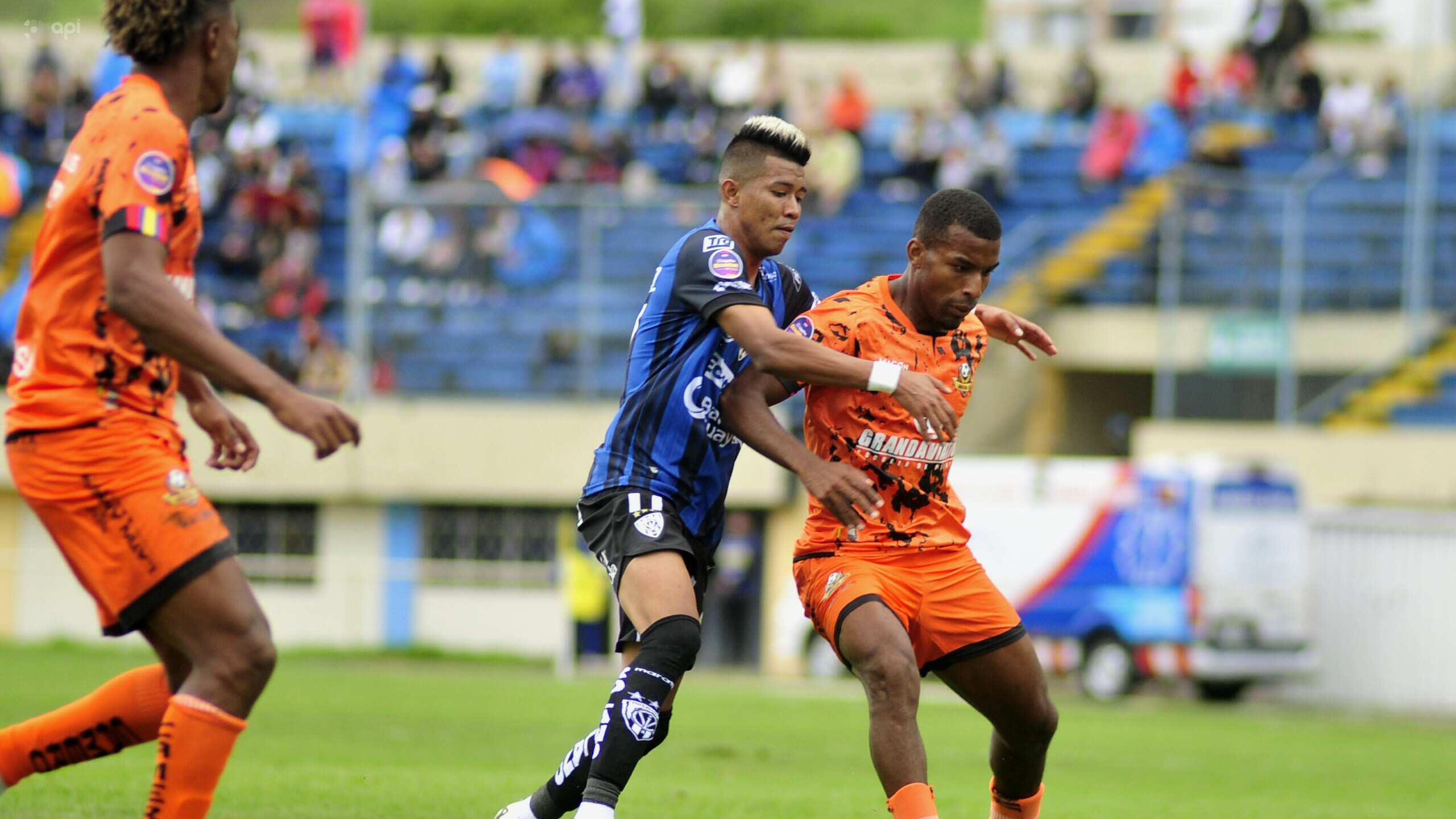 Libertad de Loja enfrentando a Independiente del Valle