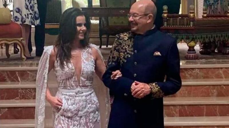 El 18 de diciembre del 2021, Santiago Gangotena se casó con la exreina de belleza y política, Macarena Valarezo