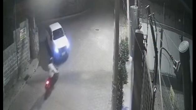 Conductor arrolló a motociclista y a su bebé en Pifo