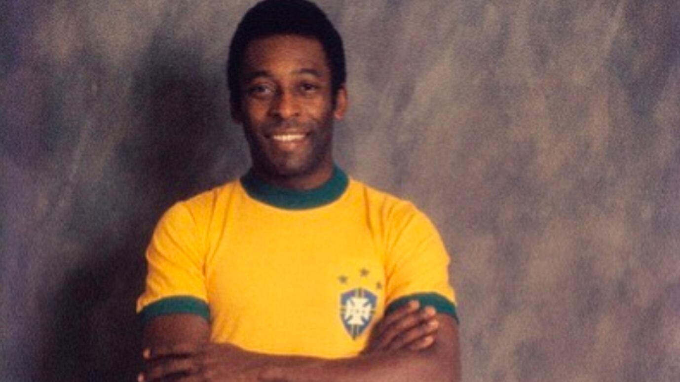 Pelé ganó tres campeonatos del mundo con Brasil.