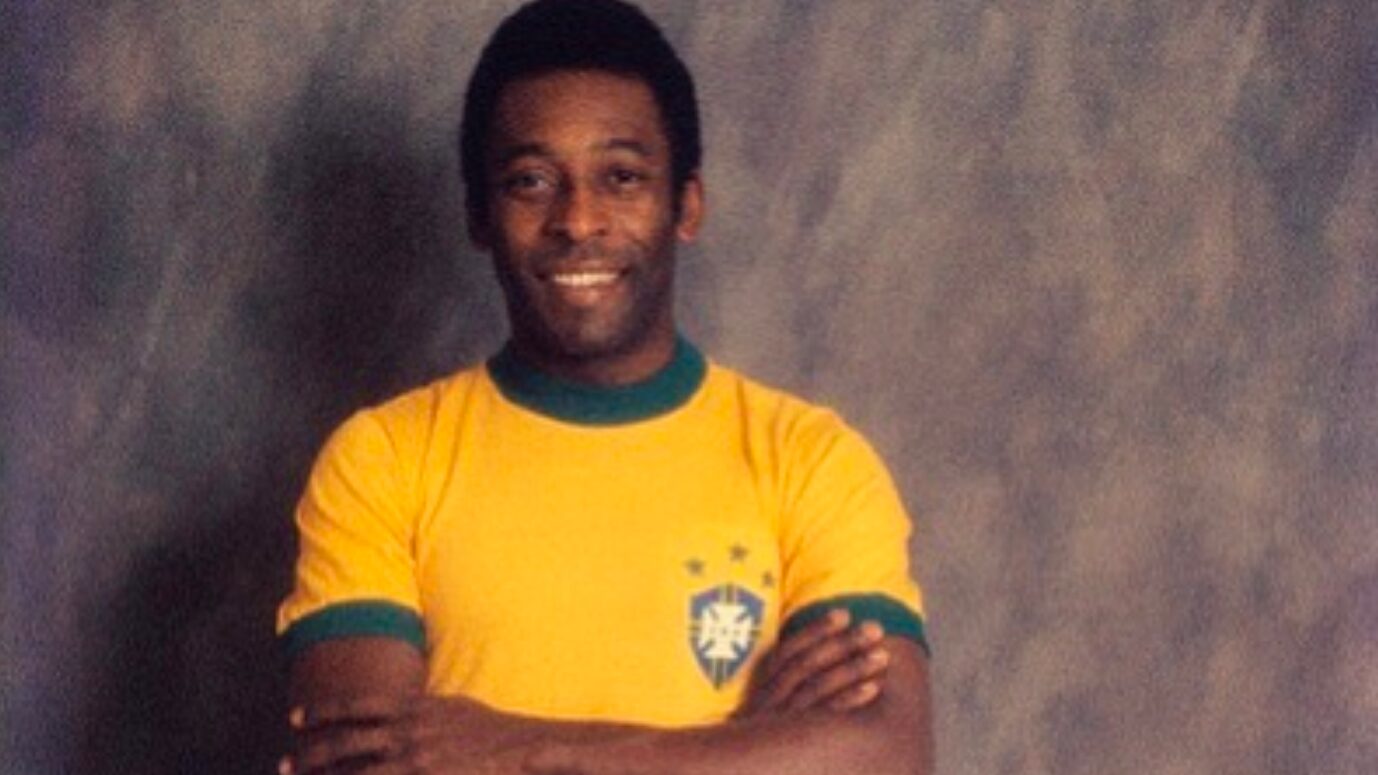 Pelé ganó tres campeonatos del mundo con Brasil.