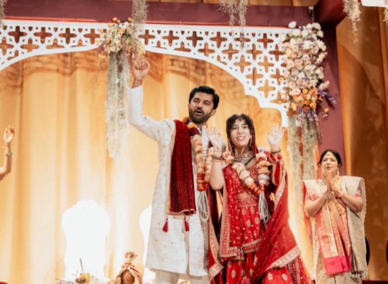 Fiesta india-colombiana paralizó las calles de Cartagena con color y danza.