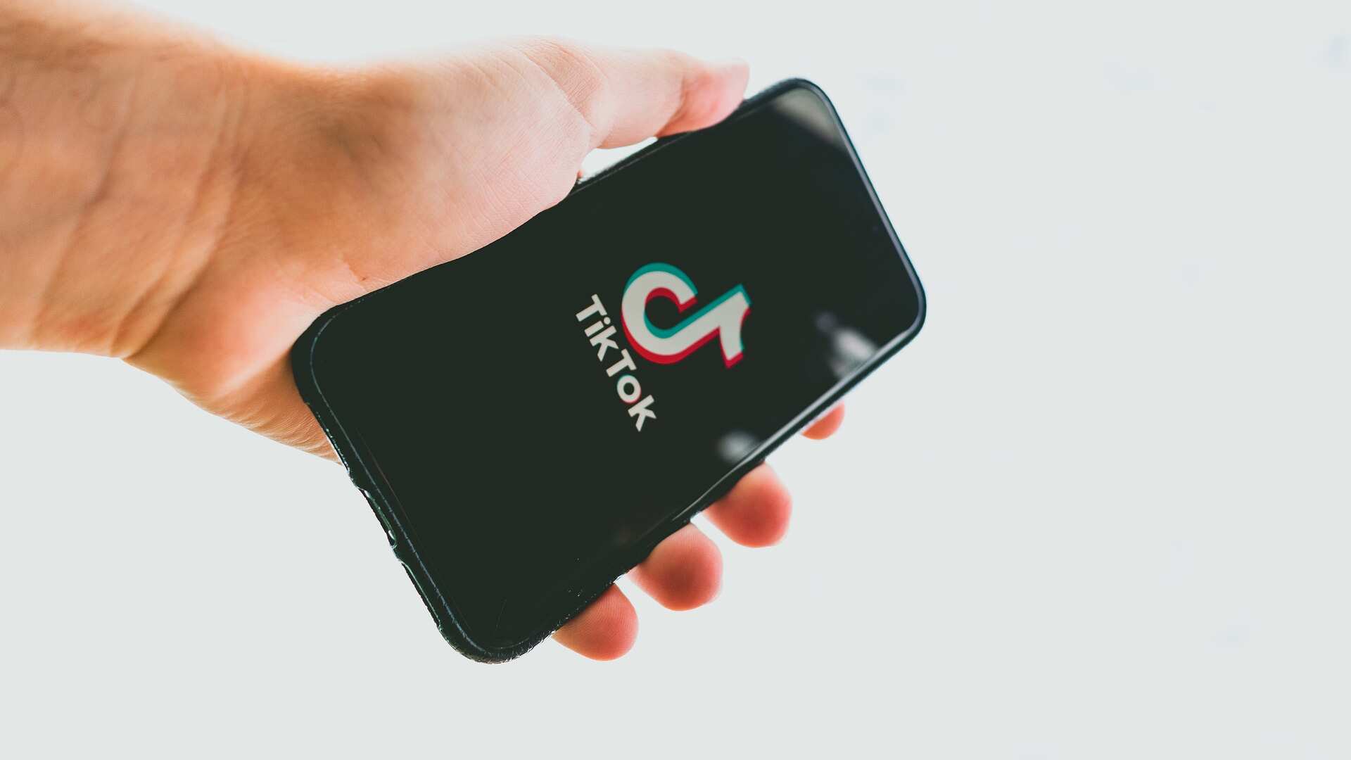Detento é pego postando vídeos da cadeia no TikTok