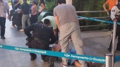 Dictan internamiento preventivo a dos adolescentes por el presunto asesinato en el aeropuerto de Guayaquil