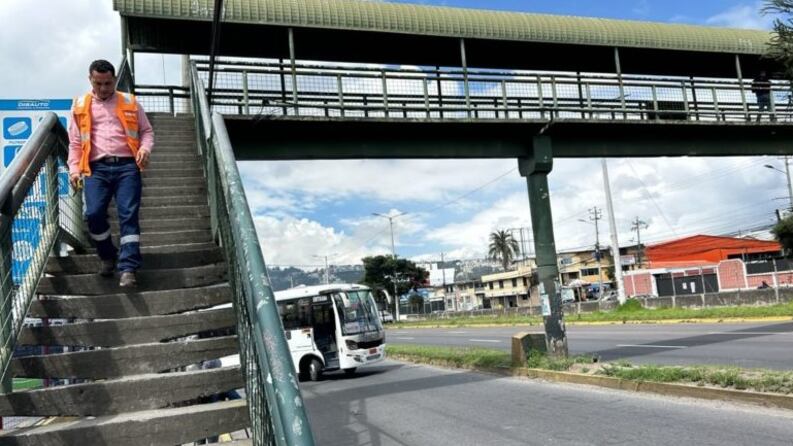 Atentado en puente peatonal de Carapungo