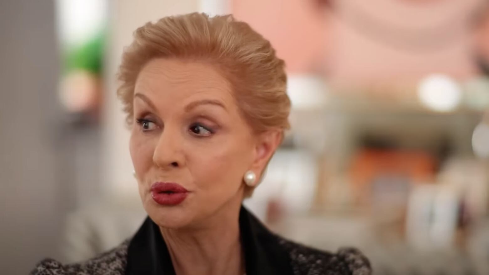 Carolina Herrera habla de los tenis.