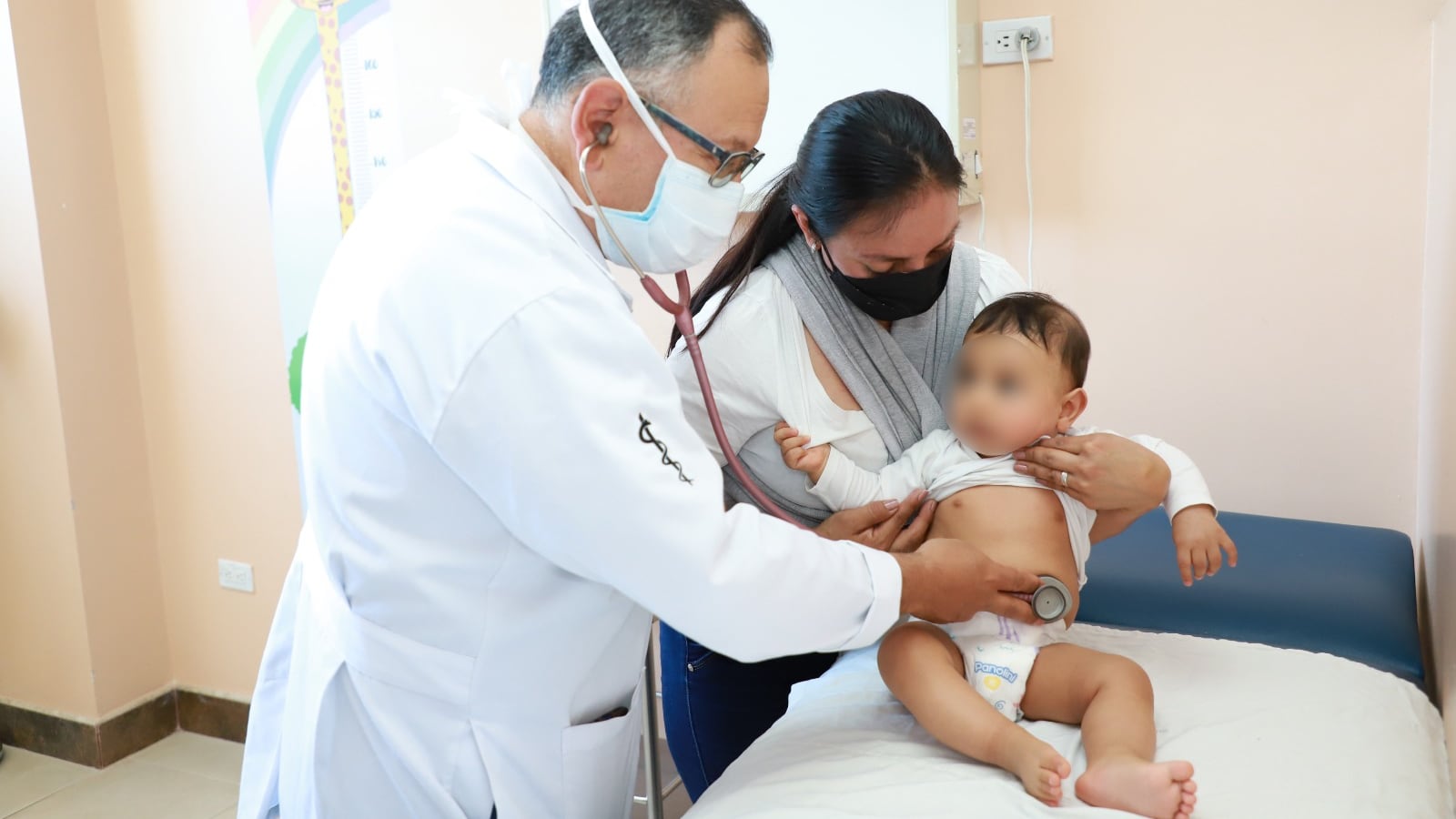 IESS impulsa formación de pediatras en genética