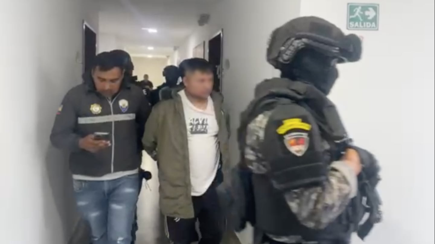 Detienen a sospechosos del asesinato de un conductor de aplicación en Calderón, al norte de Quito