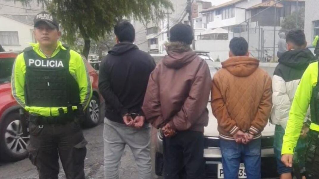 Persecución en Quito termina con la captura de banda dedicada al robo de personas