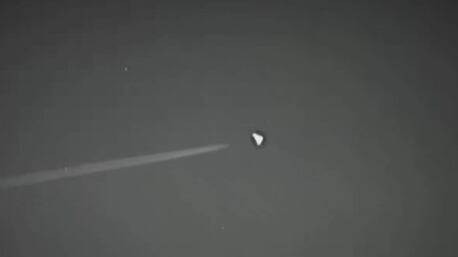 Detectan un extraño avión triangular sobre el Área 51