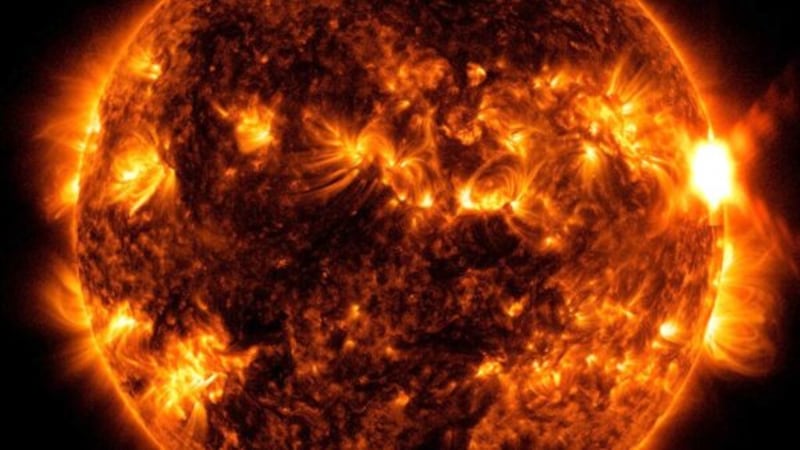 La NASA reveló impactantes imágenes de una fuerte erupción solar