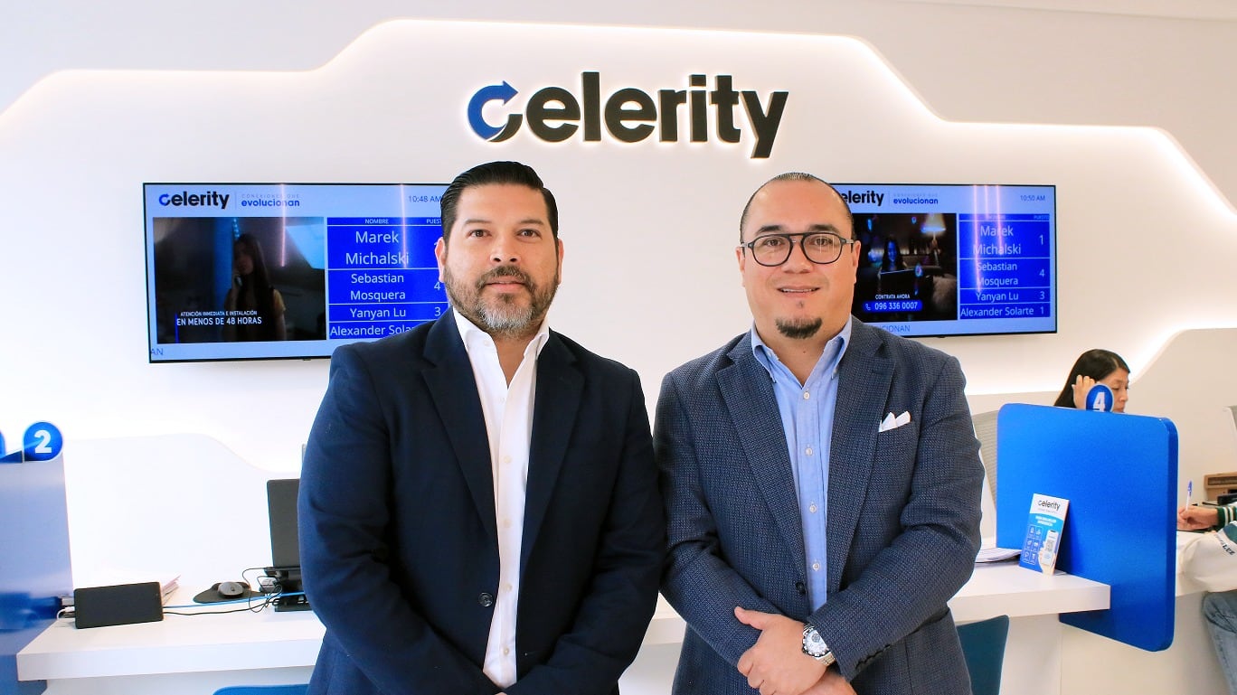 Alex San Andrés, Gerente de Marketing y Bolívar Cevallos Gerente Nacional de Ventas Masivas