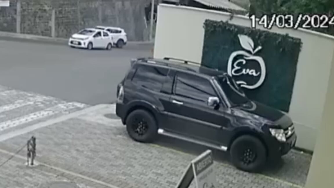 Momento en que intentaron secuestrar a una persona en el Valle de Los Chillos.