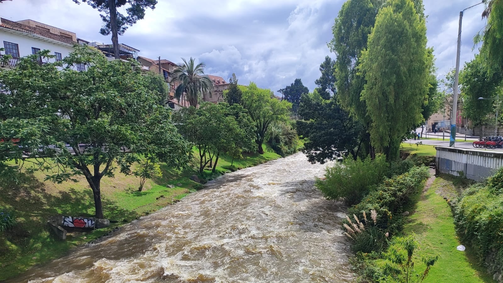 Lluvias elevan caudales en Cuenca y el Tomebamba entra en prealerta