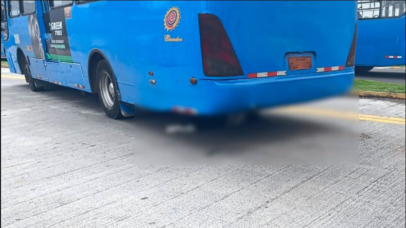 Una persona murió atropellada por un bus urbano en el sur de Quito
