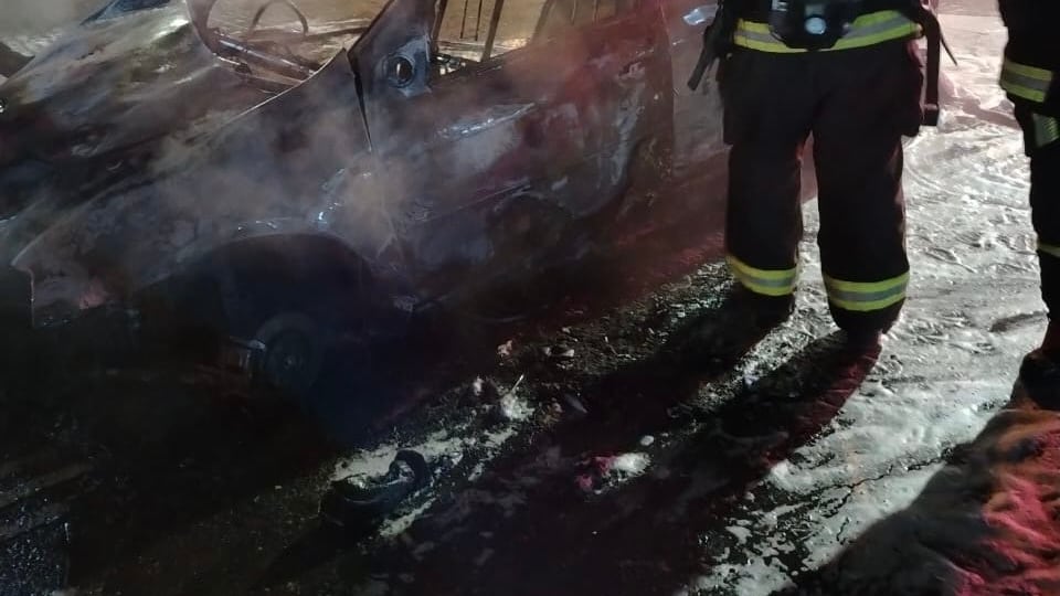 Incendio vehicular en Quito.