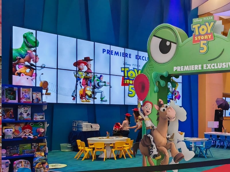 Toy Story 5 transforma la nostalgia en experiencias y productos para toda la familia