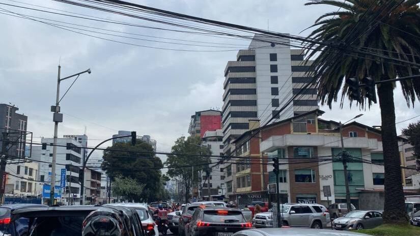 Caos vehicular en Quito debido al apagón nacional este 19 de junio