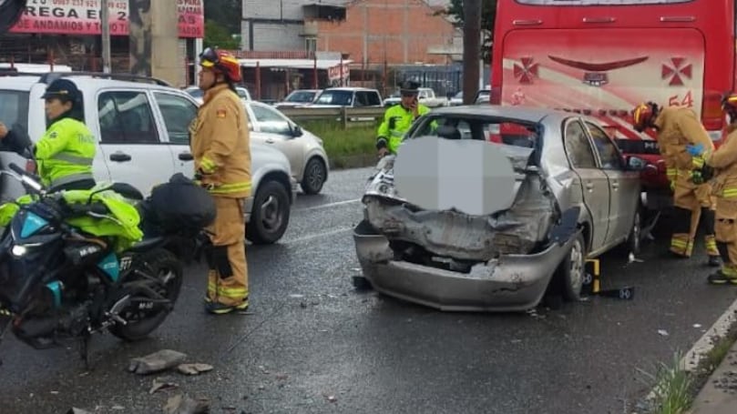 Accidente múltiple en la vía Cuenca-Azogues - Fuente: Bomberos Cuenca