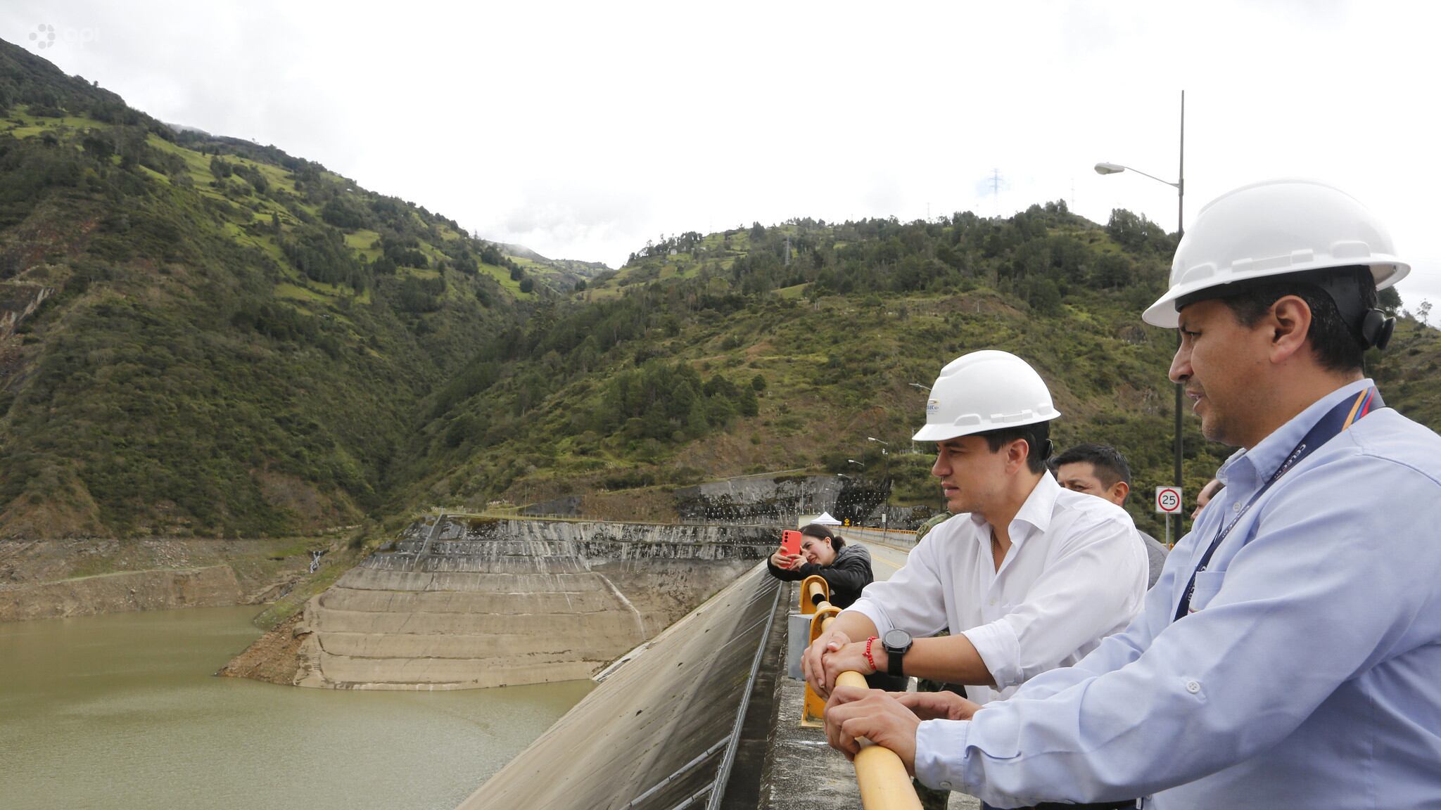Cuenca,Ecuador 7 de mayo de 2024 El presidente de la republica Daniel Noboa Azin visito a la Central Hidroeléctrica Mazar para costatar que "Se ha recuperado alrededor de 18 metros, que representa el 35% del volumen útil del embalse.